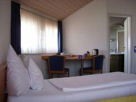 Hotel Crystal Filderstadt Habitación foto